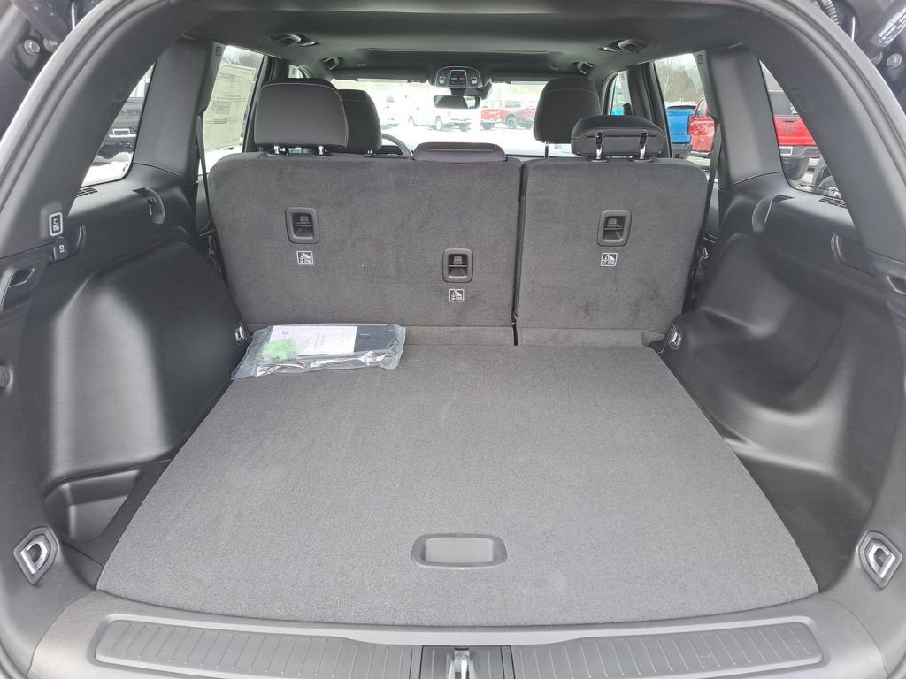 New 2026 Jeep Grand Cherokee Laredo image 7