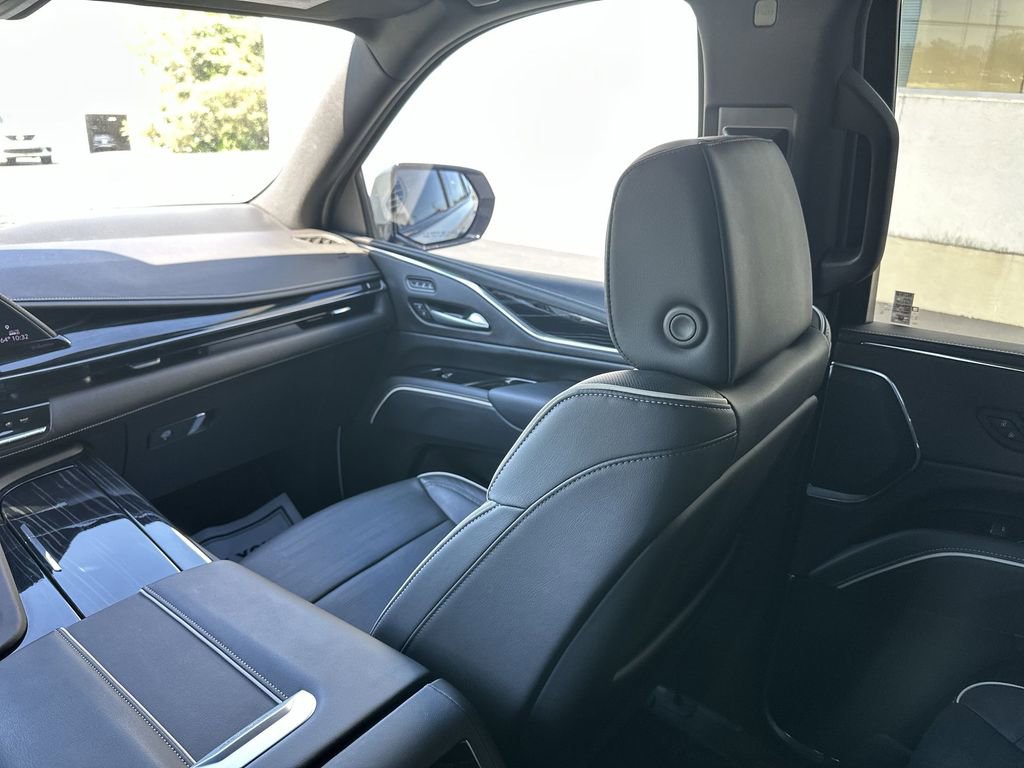 Used 2024 Cadillac Escalade Sport w/ LPO, ONYX Package AWD/4WD image 11