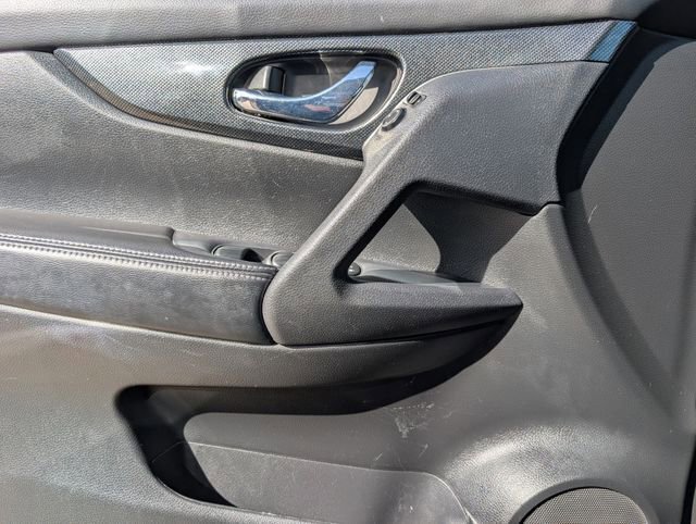 Used 2015 Nissan Rogue SL w/ SL Premium Package image 17