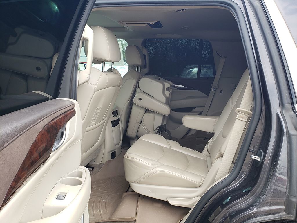 Used 2015 Cadillac Escalade Luxury image 7