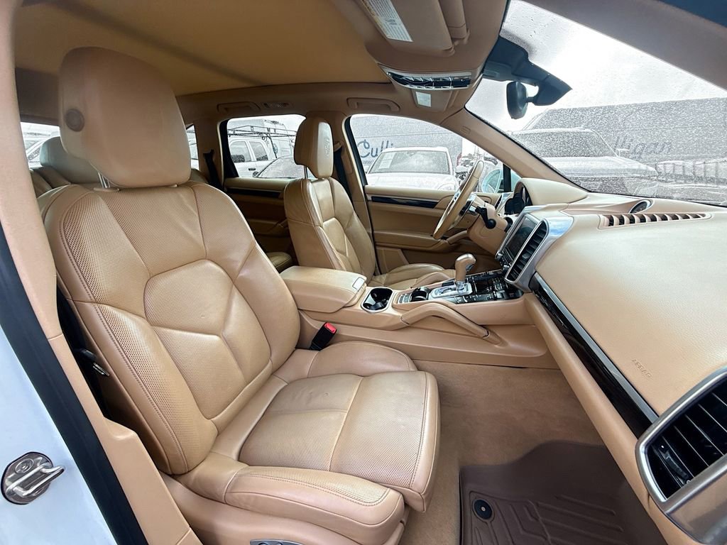 Used 2017 Porsche Cayenne AWD/4WD image 32