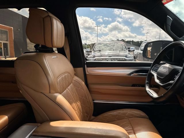 Used 2022 Jeep Grand Wagoneer Series III AWD/4WD image 16