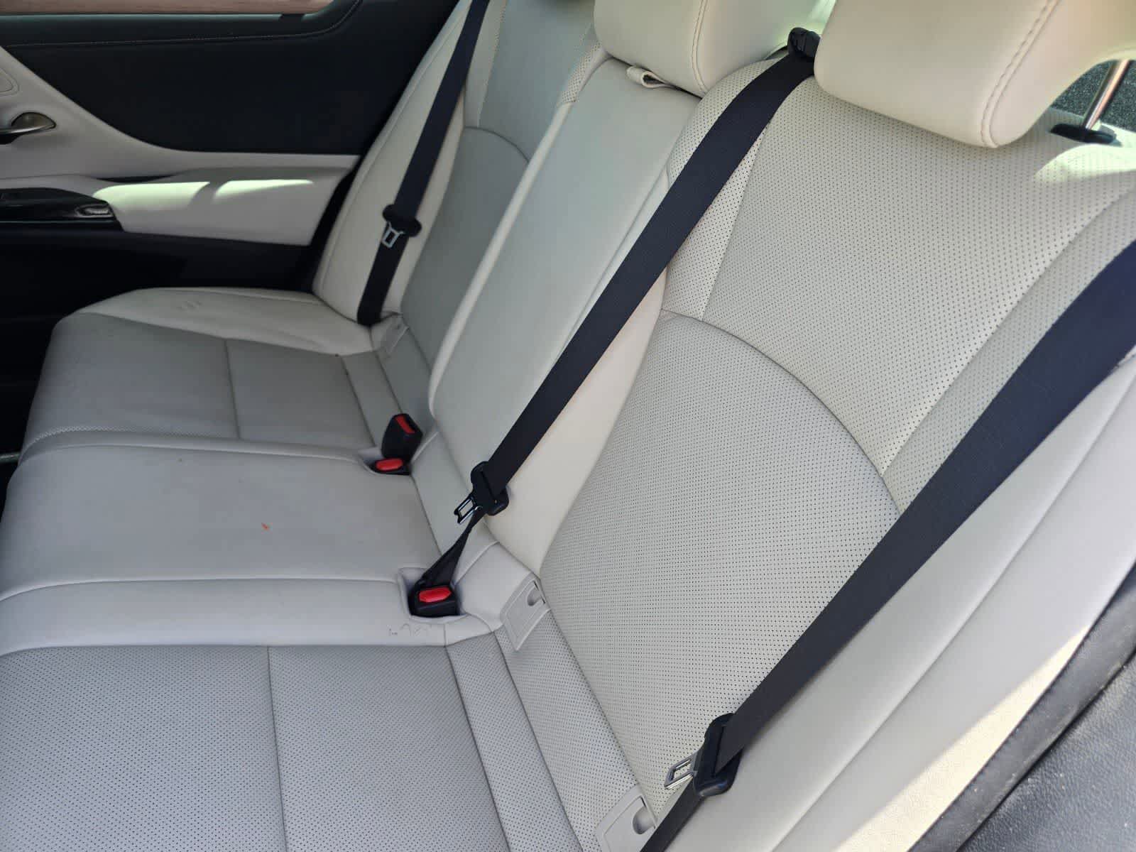 Used 2025 Lexus ES 300h w/ Premium Package FWD image 13