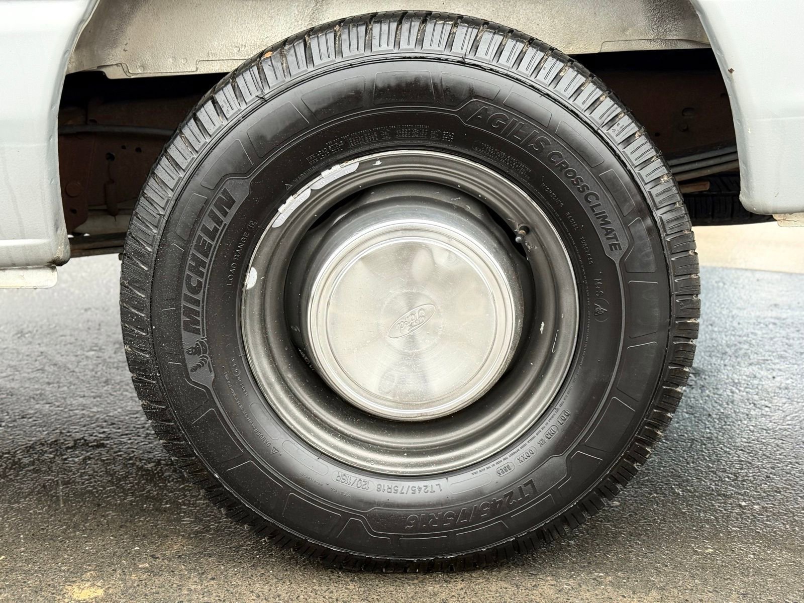 Used 1999 Ford E-250 and Econoline 250 RWD image 9