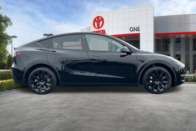 Used 2023 Tesla Model Y Long Range AWD/4WD image 3