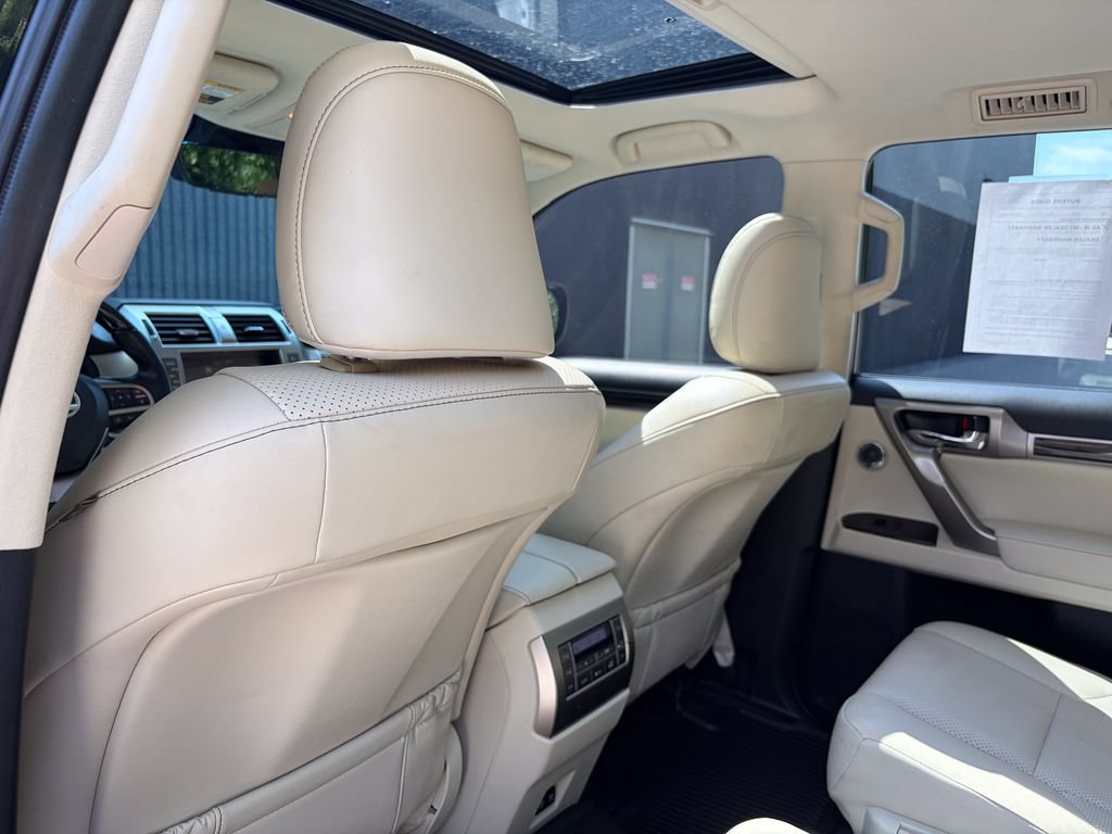 Used 2021 Lexus GX 460 Luxury w/ Sport Design Package AWD/4WD image 19