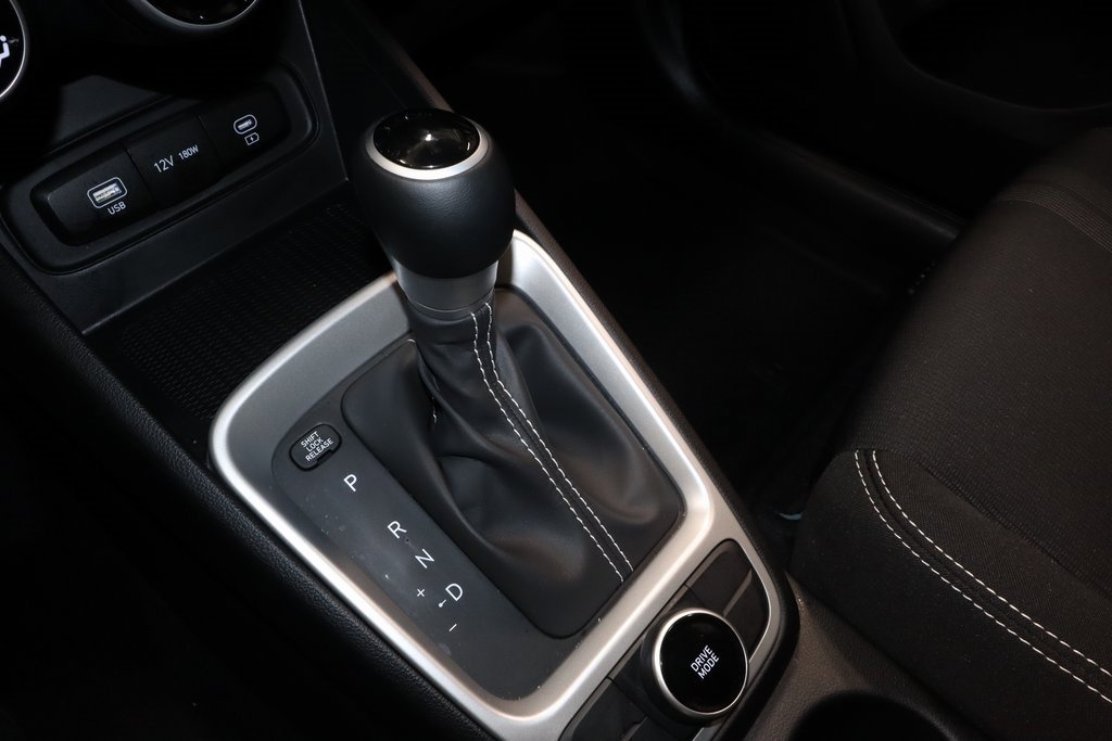 Certified 2025 Hyundai Venue SEL image 31