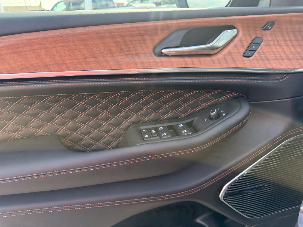 New 2027 Jeep Grand Cherokee Summit AWD/4WD image 5