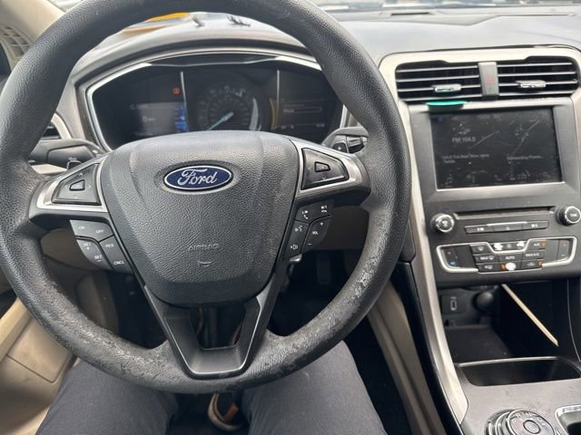 Used 2017 Ford Fusion SE w/ Fusion SE Technology Package FWD image 10