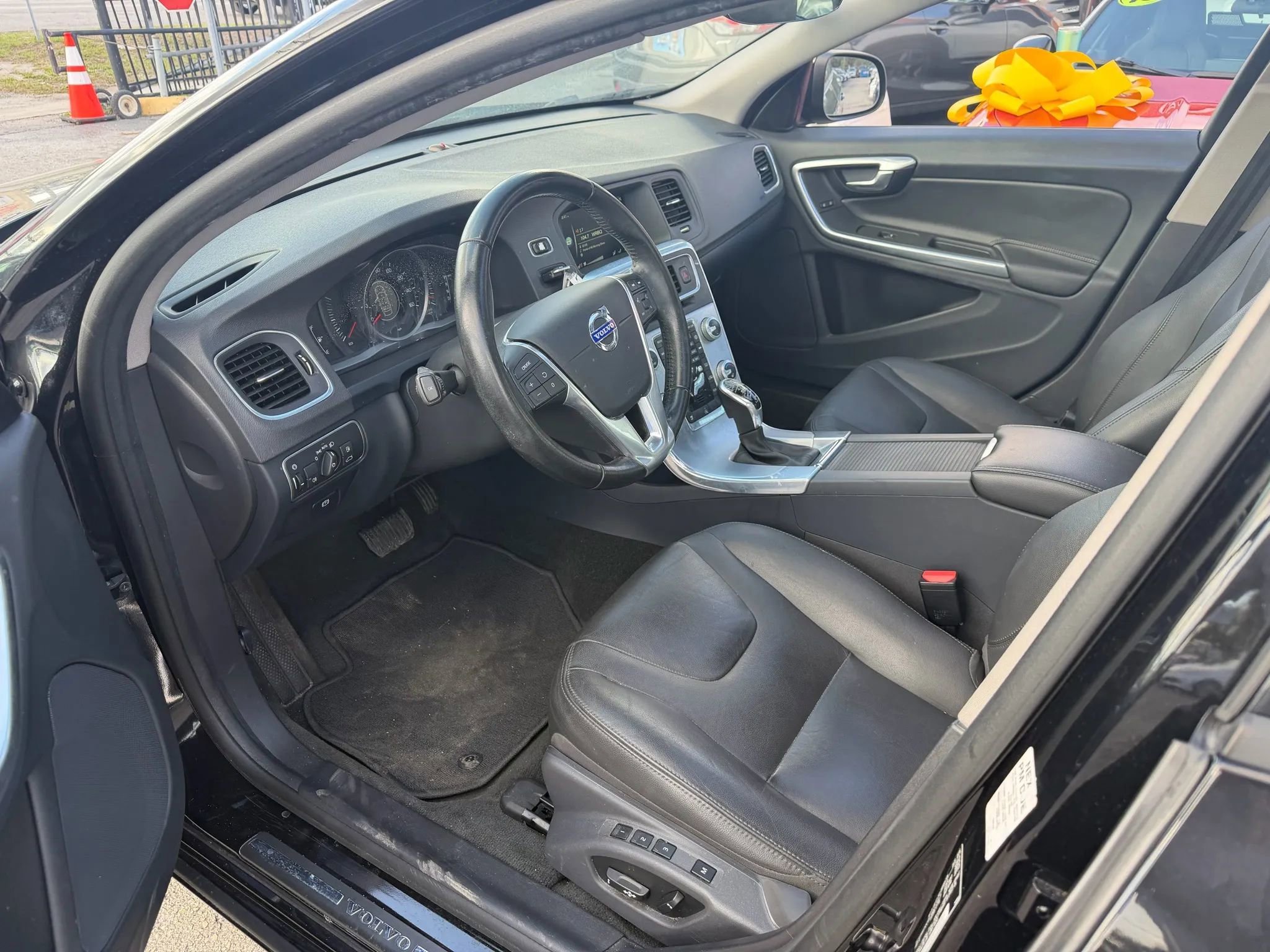 Used 2017 Volvo S60 T5 Dynamic FWD image 8