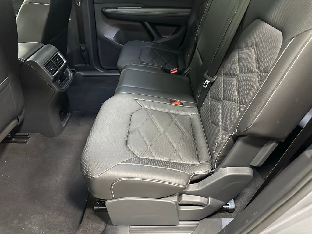 Used 2025 Volkswagen Atlas SE AWD/4WD image 46