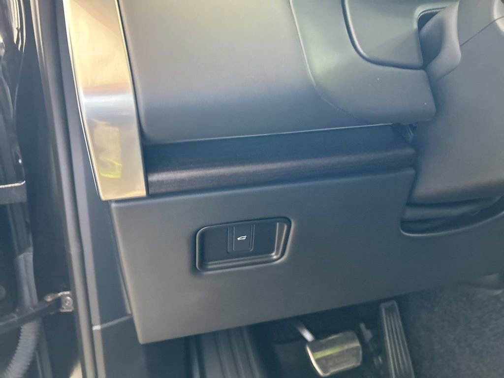 Used 2024 Land Rover Range Rover SE image 38
