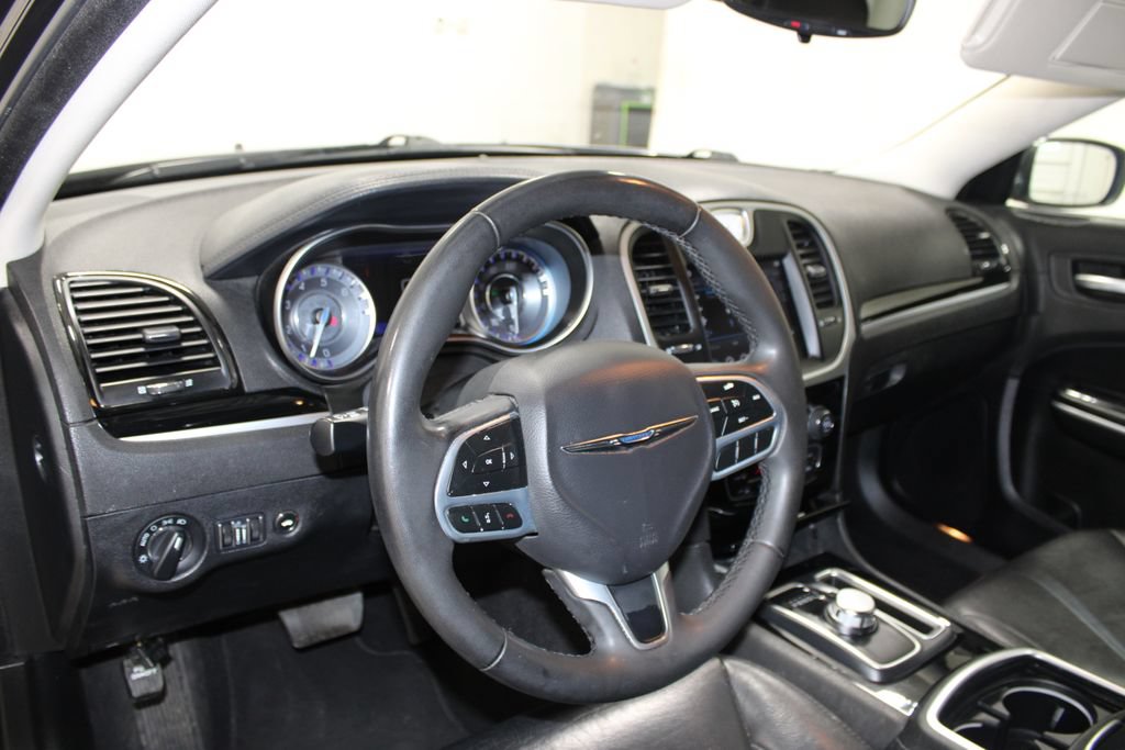 Used 2023 Chrysler 300 Touring AWD/4WD image 17