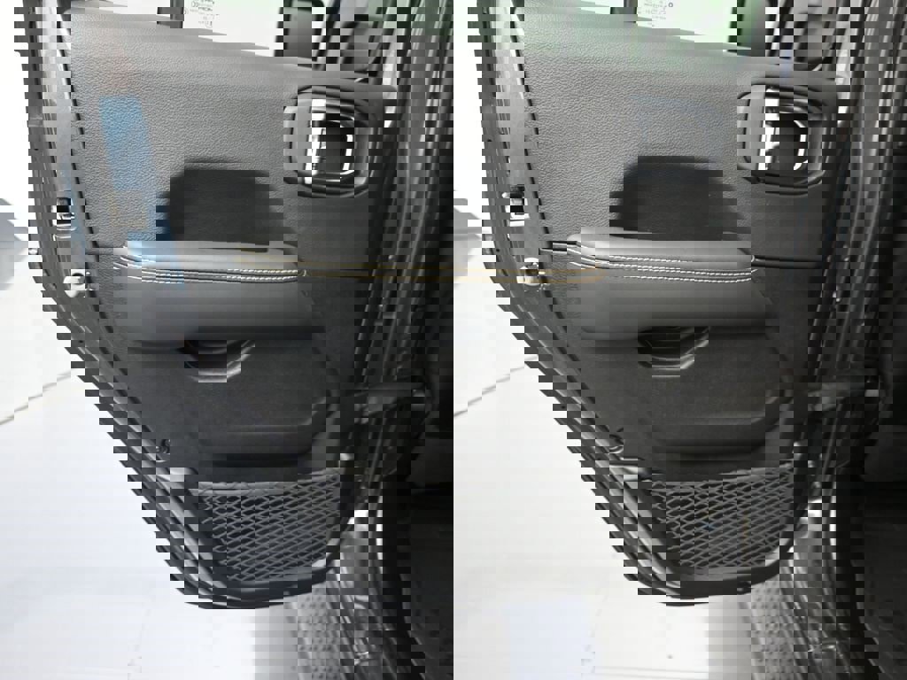 New 2025 Jeep Wrangler Unlimited Sahara w/ Technology Group image 23