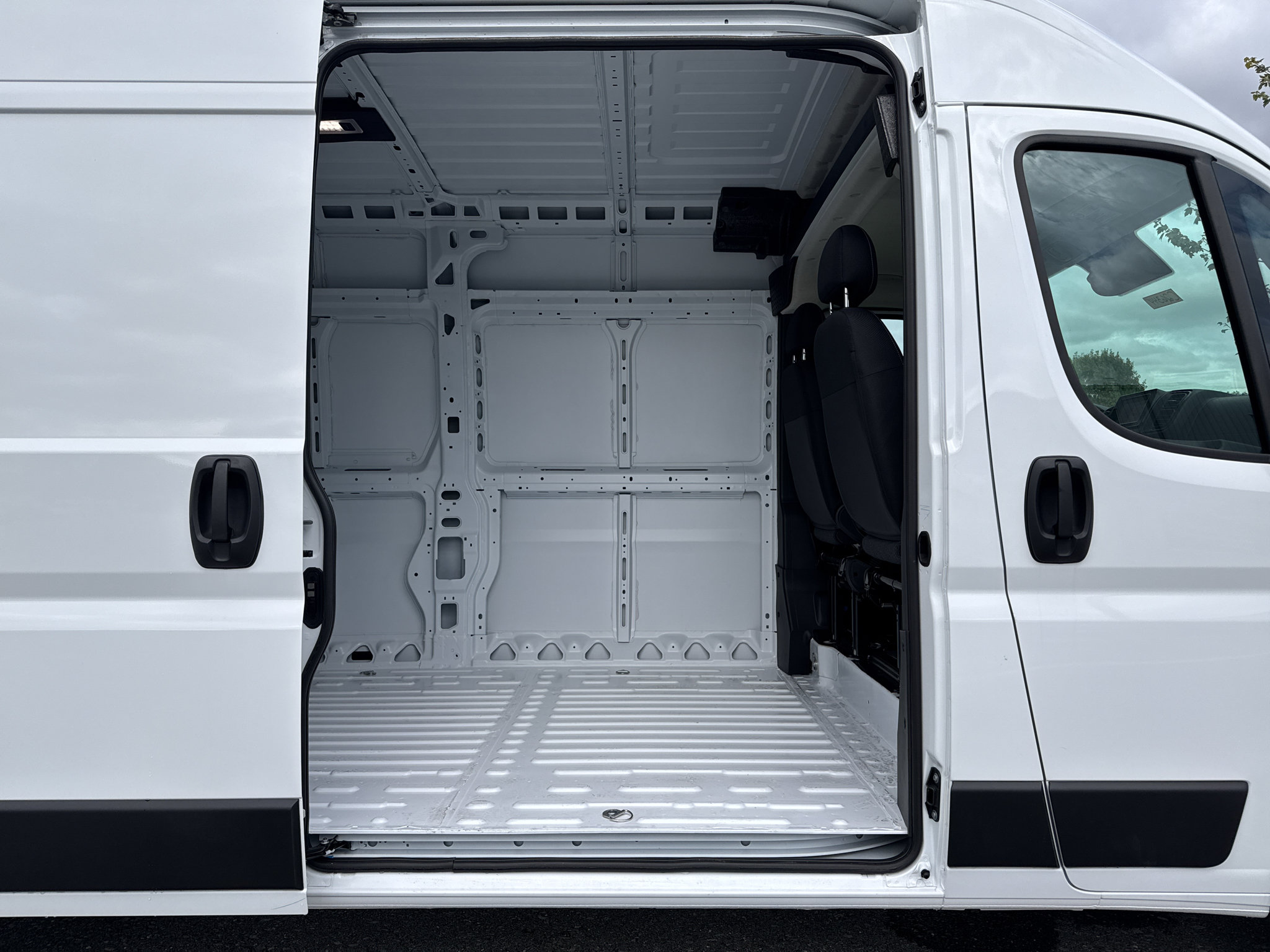 New 2026 RAM ProMaster 3500 w/ Convenience Group FWD image 13