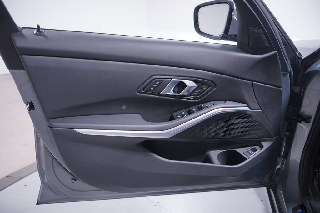 Used 2024 BMW 330i Sedan w/ Convenience Package RWD image 16