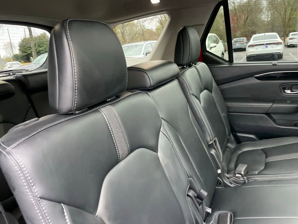 Certified 2025 Honda Pilot Touring image 38