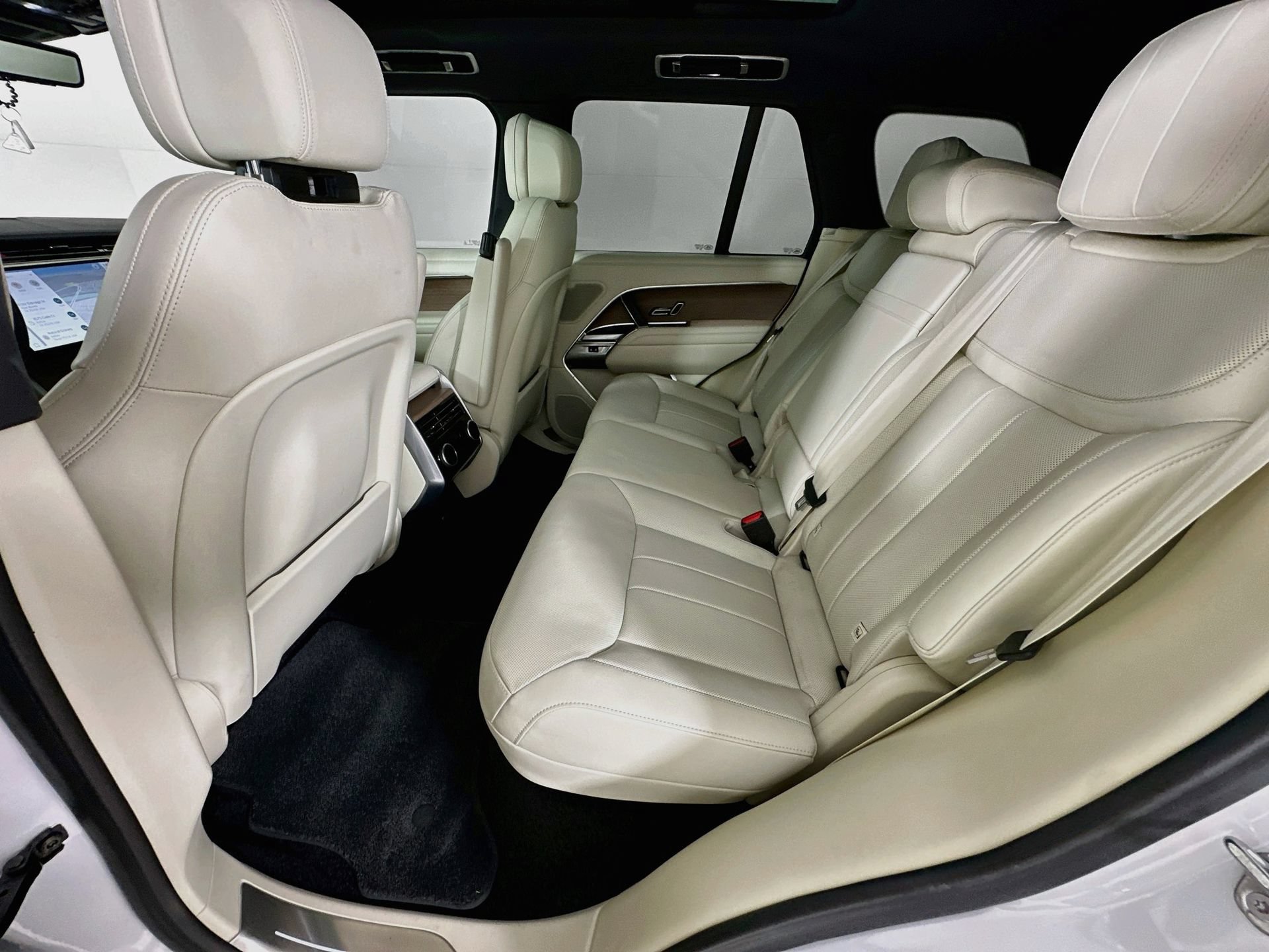 Used 2024 Land Rover Range Rover SE AWD/4WD image 26