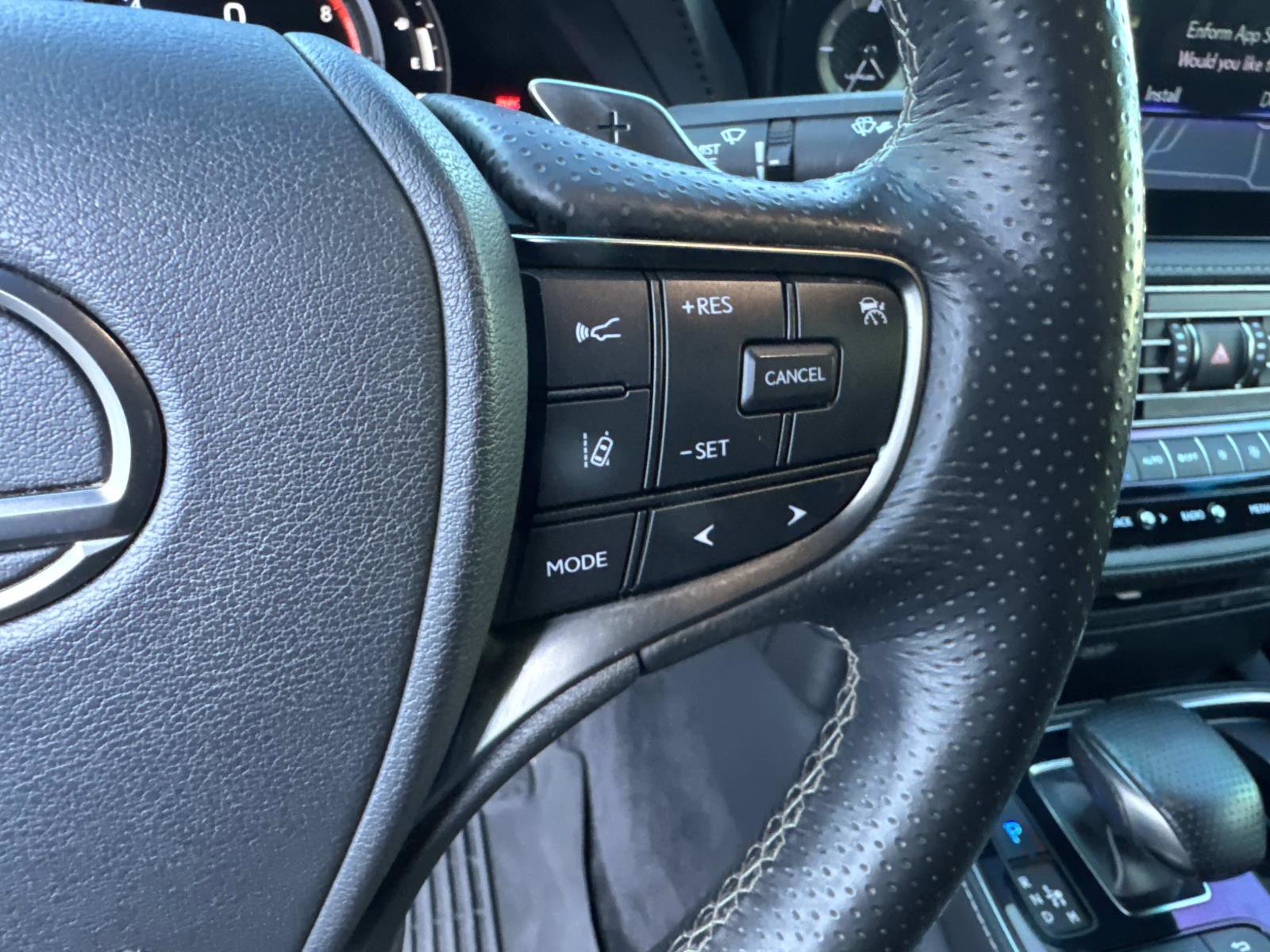 Used 2022 Lexus LS 500 F Sport w/ Accessory Package (Z2) image 28