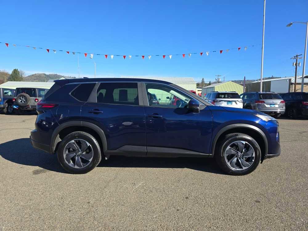 Used 2025 Nissan Rogue SV image 6