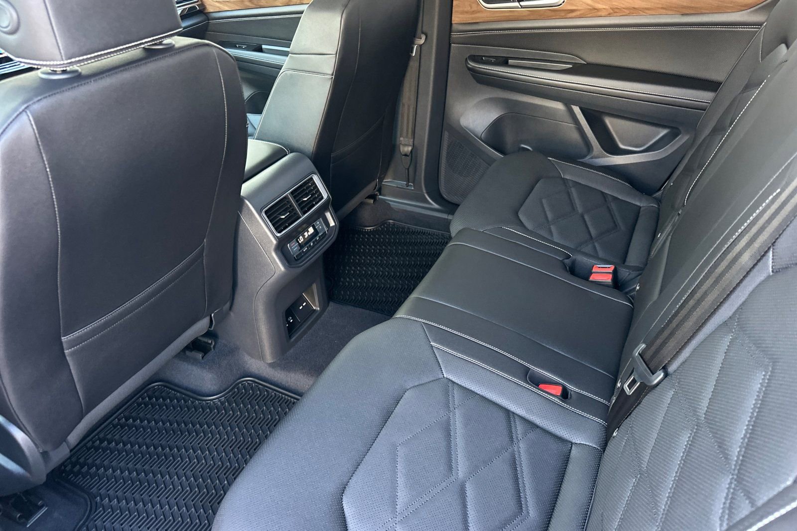 New 2026 Volkswagen Atlas SE image 10