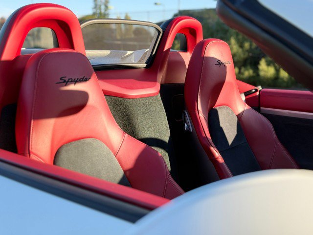 Used 2016 Porsche Boxster Spyder image 29