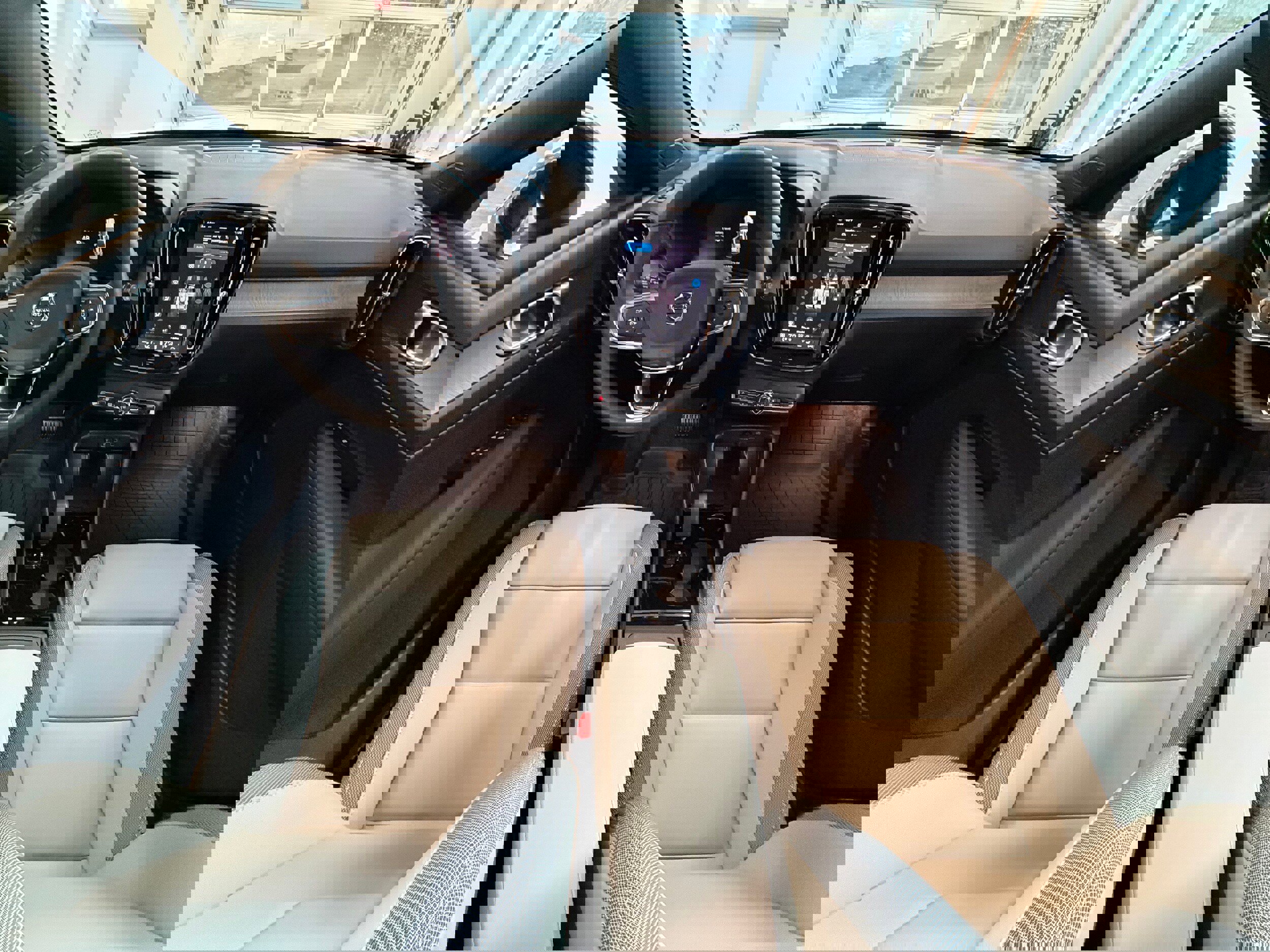 New 2026 Volvo EX40 Plus w/ Climate Package image 19