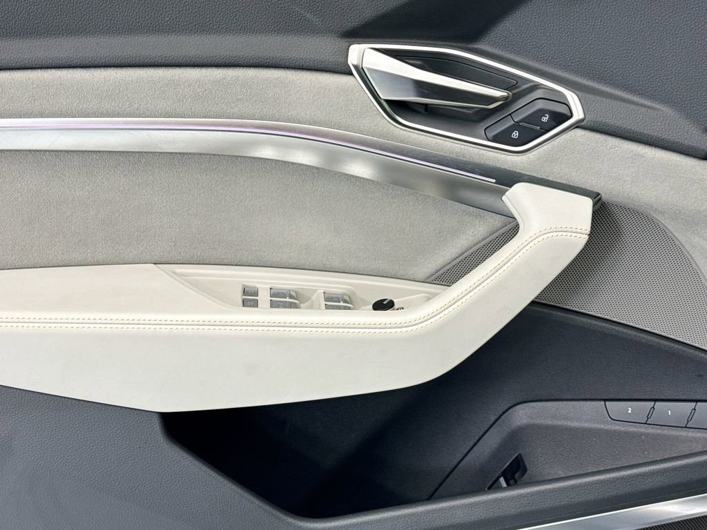 Used 2024 Audi Q8 e-tron Prestige image 22