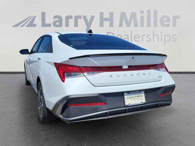 New 2025 Hyundai Elantra SEL FWD image 3