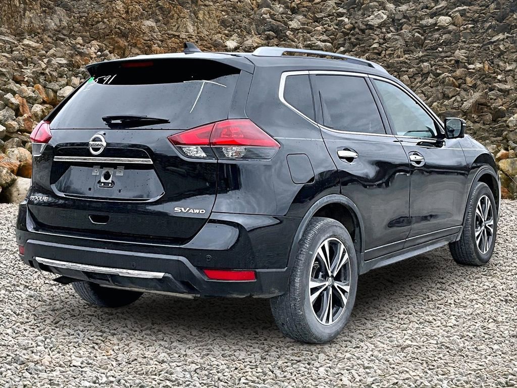 Used 2019 Nissan Rogue SV w/ Sun & Sound Touring Package image 2