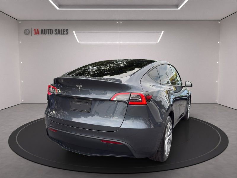 Used 2020 Tesla Model Y Long Range image 5