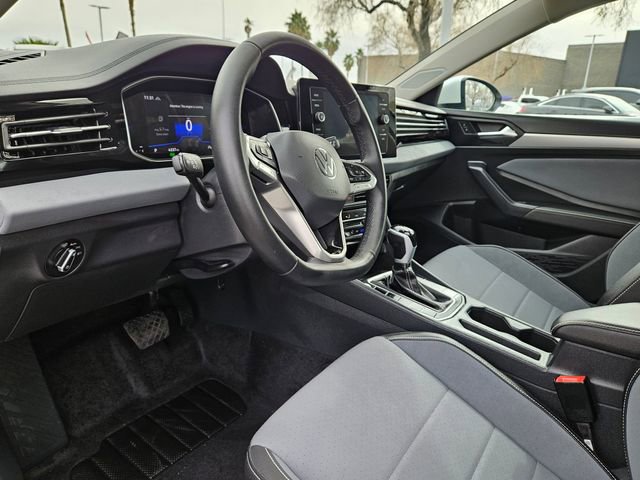 Used 2025 Volkswagen Jetta SE image 10