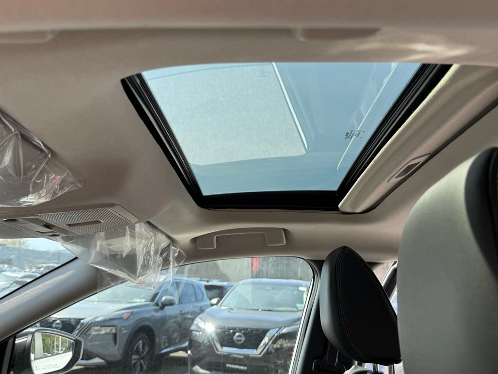 New 2026 Nissan Sentra SR w/ SR Premium Package FWD image 26