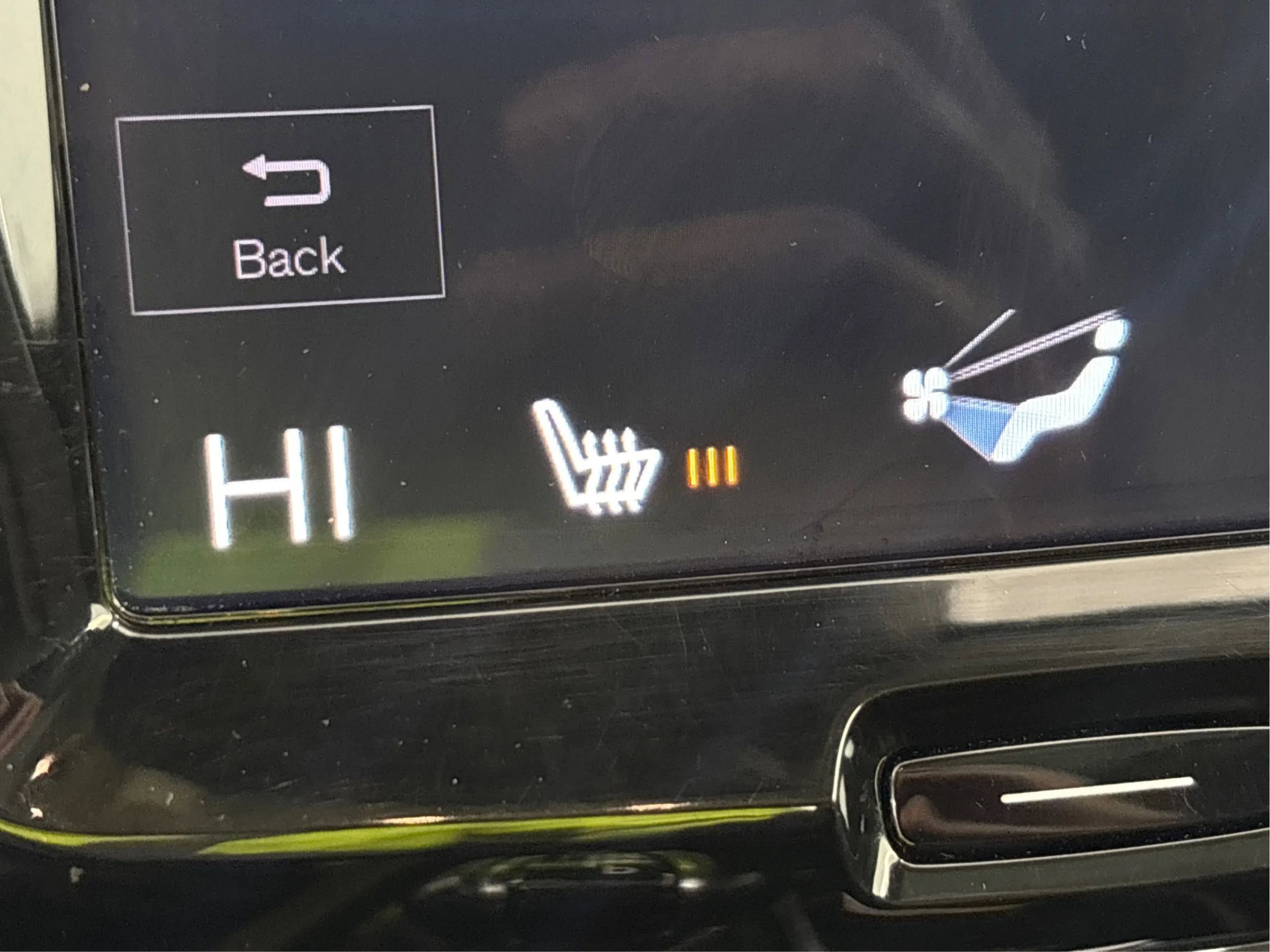 Used 2019 Volvo XC60 T5 Momentum w/ Multimedia Package image 45