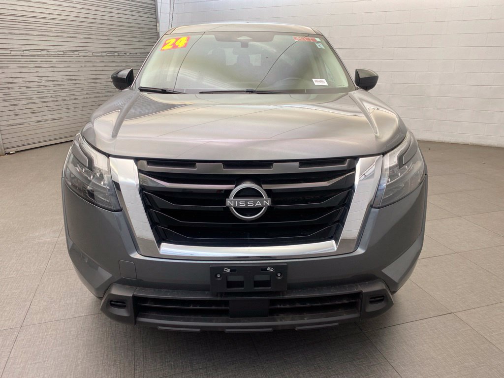 Used 2024 Nissan Pathfinder S FWD image 3