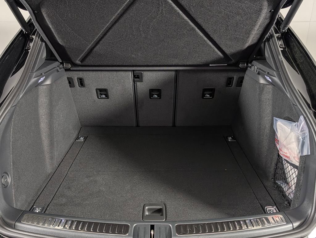 New 2026 Porsche Macan image 17