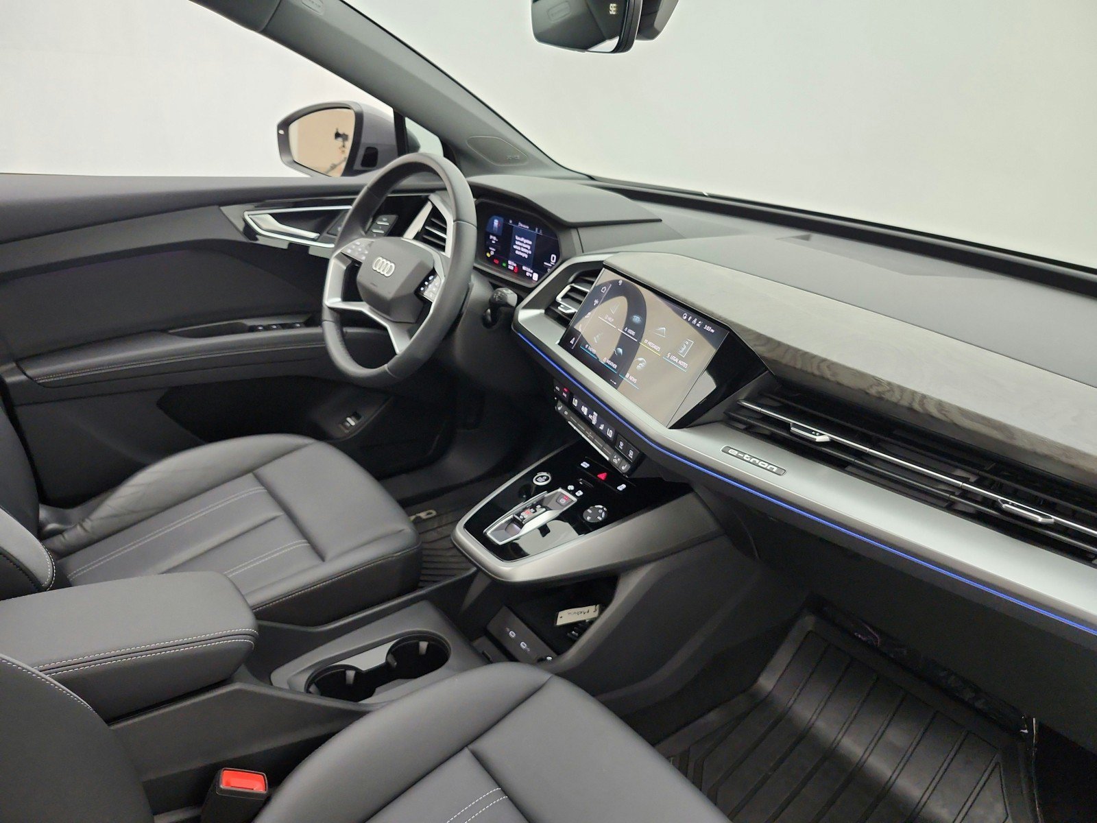 Used 2025 Audi Q4 e-tron Premium Plus w/ Premium Plus RWD image 20