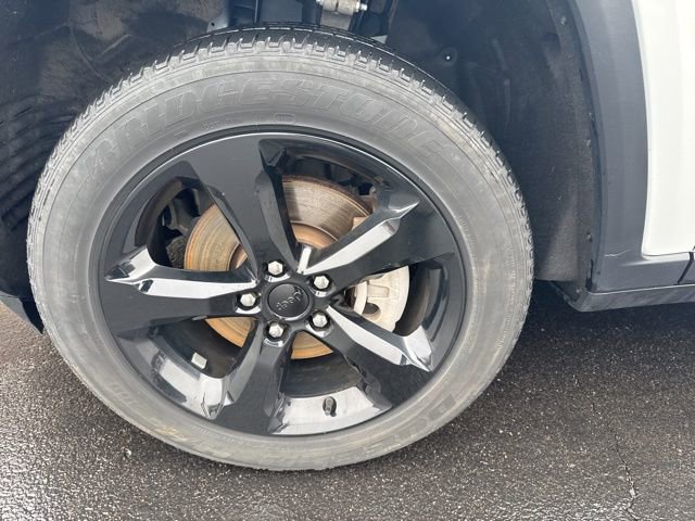 Certified 2023 Jeep Grand Cherokee L Laredo AWD/4WD image 2