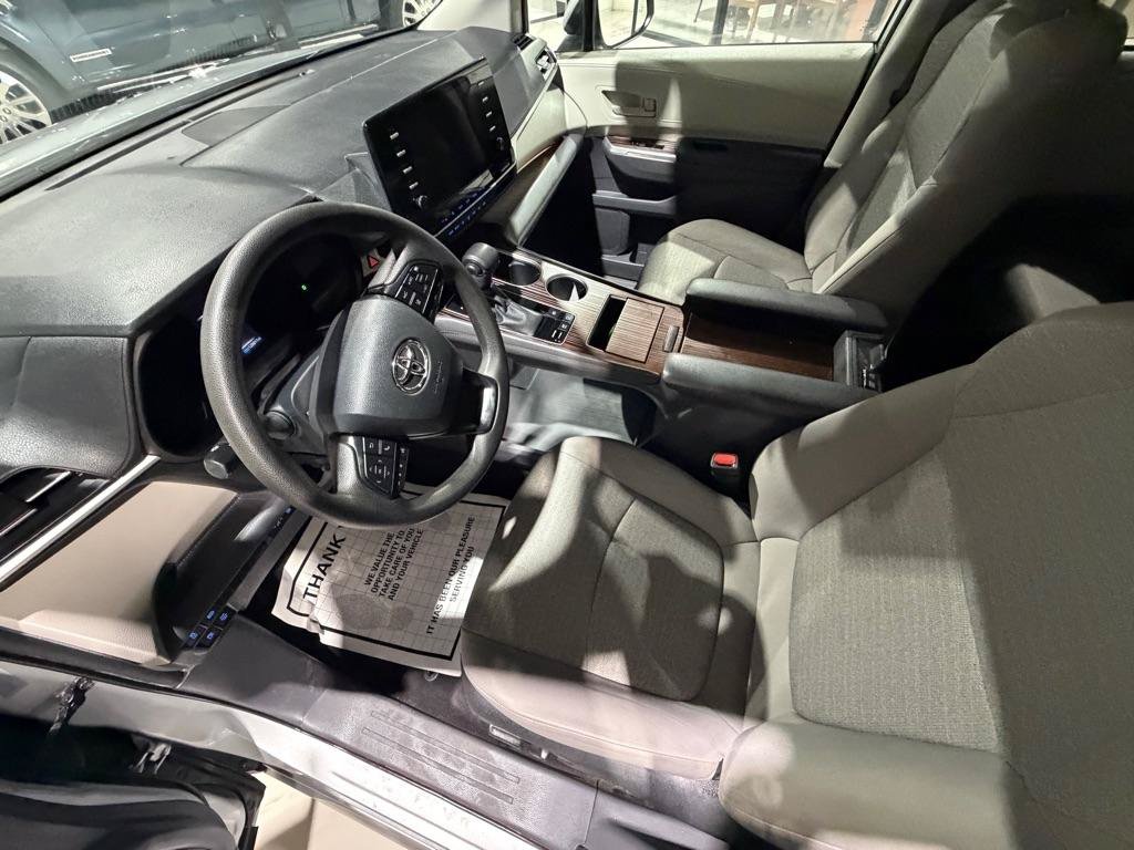 Used 2023 Toyota Sienna LE FWD image 20