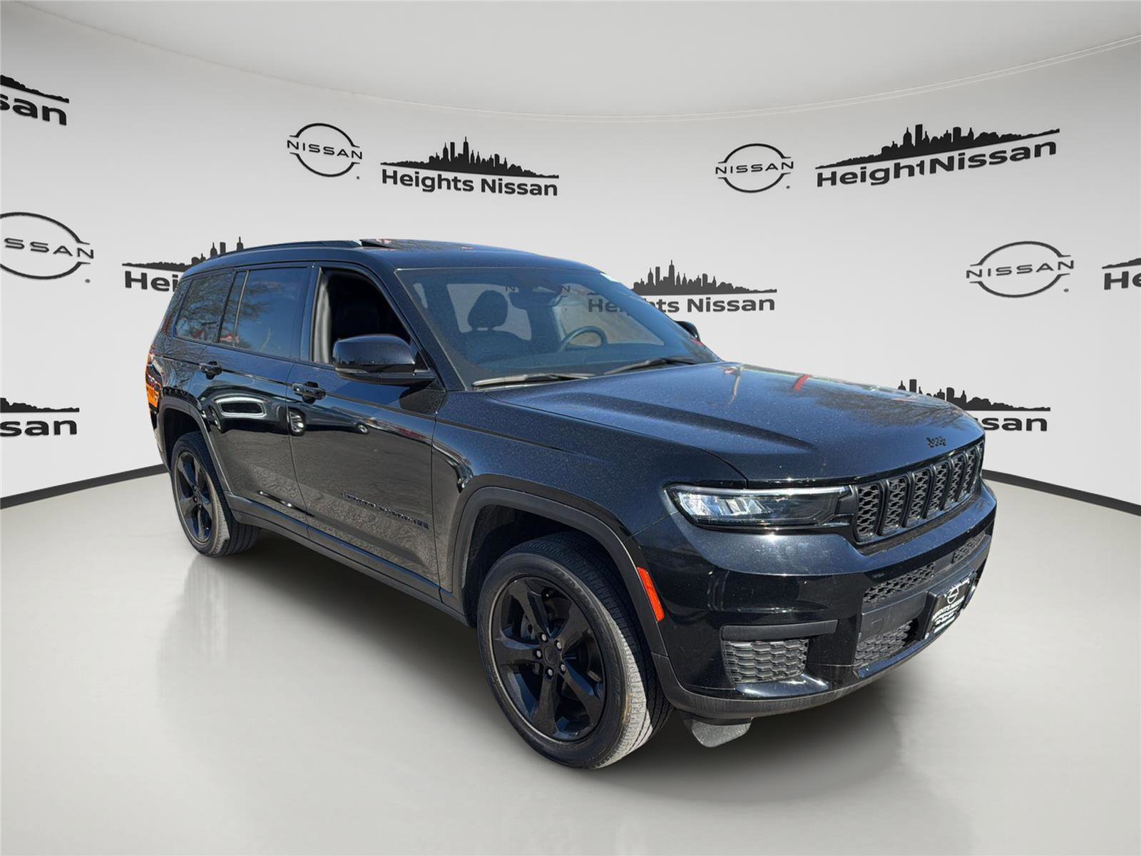 Used 2023 Jeep Grand Cherokee L Laredo image 8