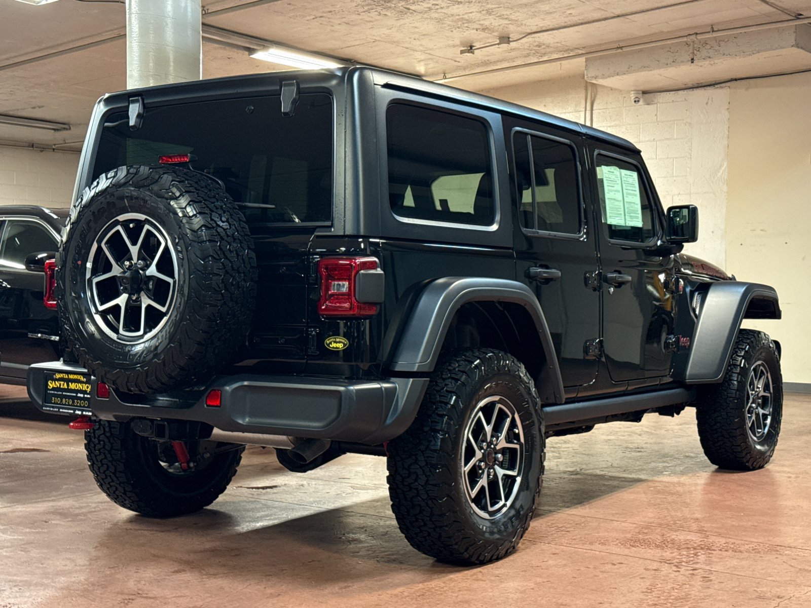 Used 2024 Jeep Wrangler Unlimited Rubicon w/ Convenience Group AWD/4WD image 5