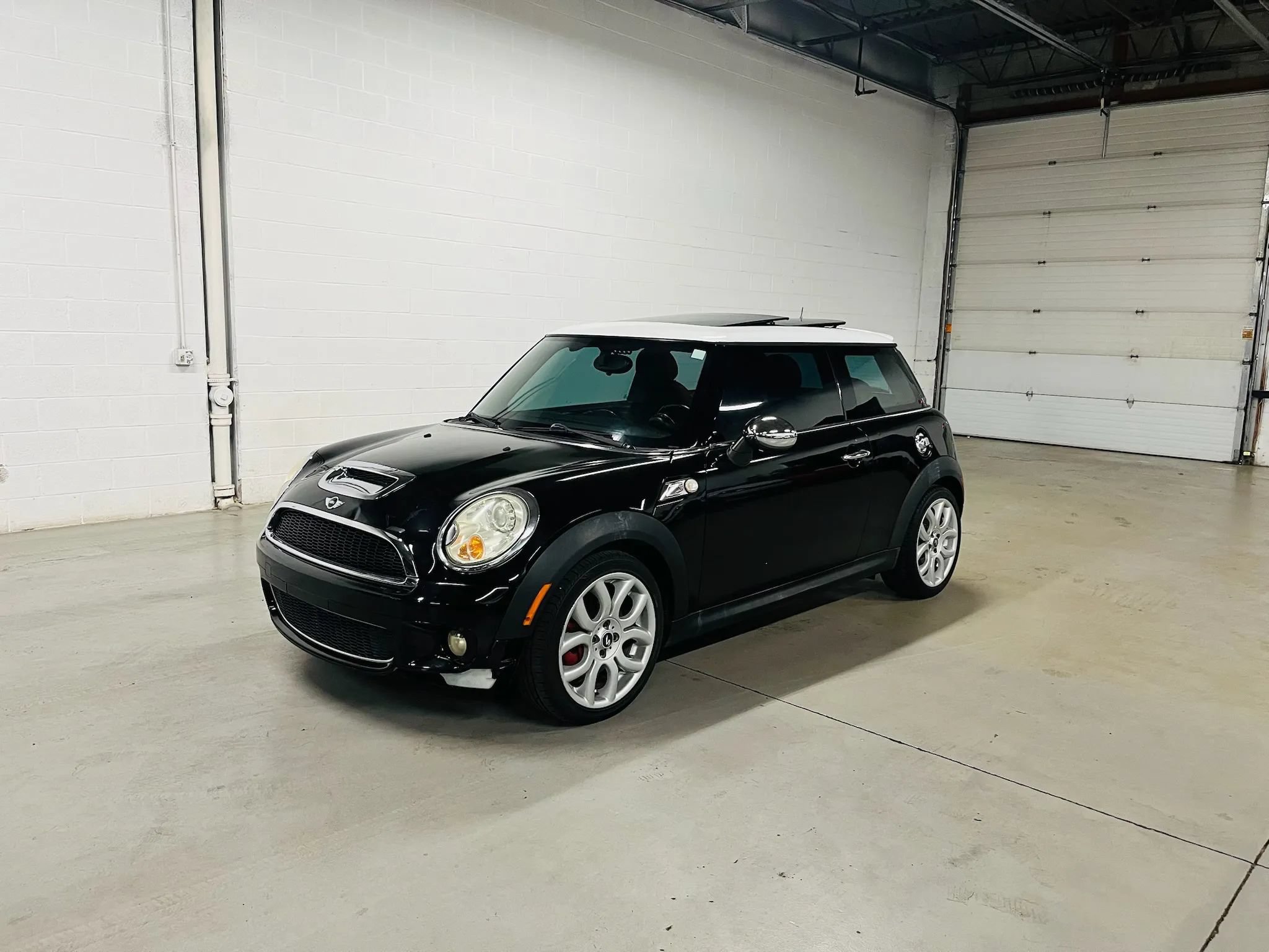 Used 2009 MINI Cooper S FWD image 2