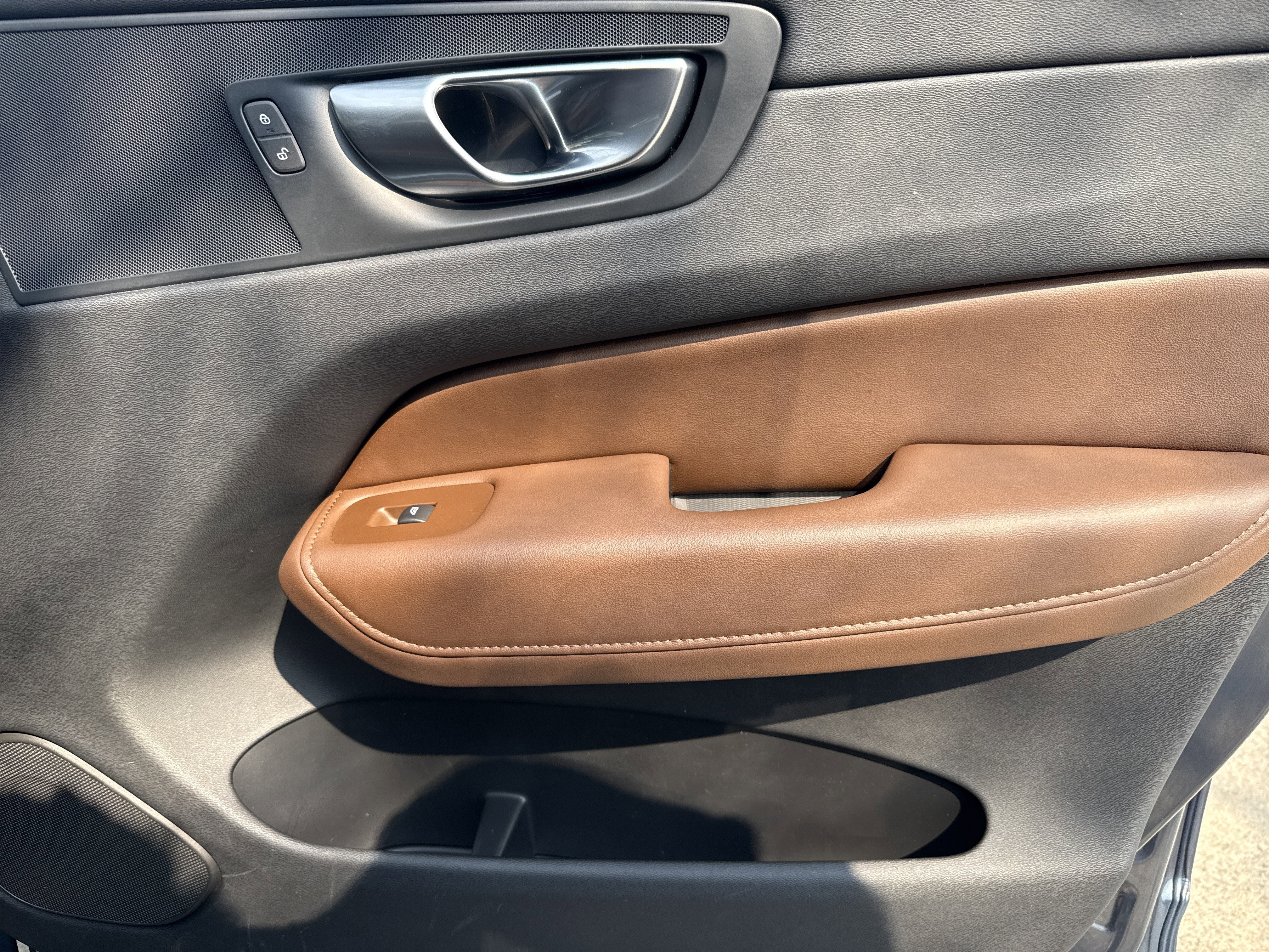 Used 2024 Volvo XC60 B5 Plus AWD/4WD image 14