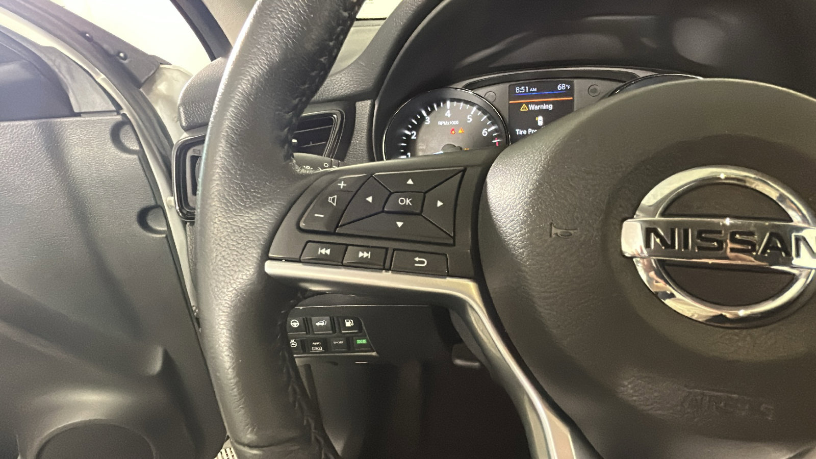Used 2020 Nissan Rogue SV AWD/4WD image 17