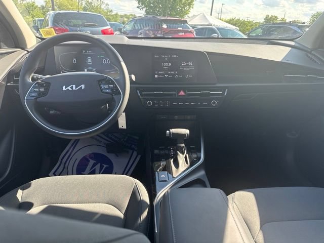 Certified 2025 Kia Niro LX FWD image 17