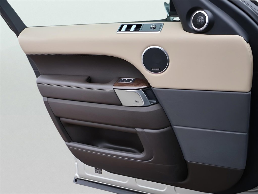 Used 2019 Land Rover Range Rover Sport SE image 36