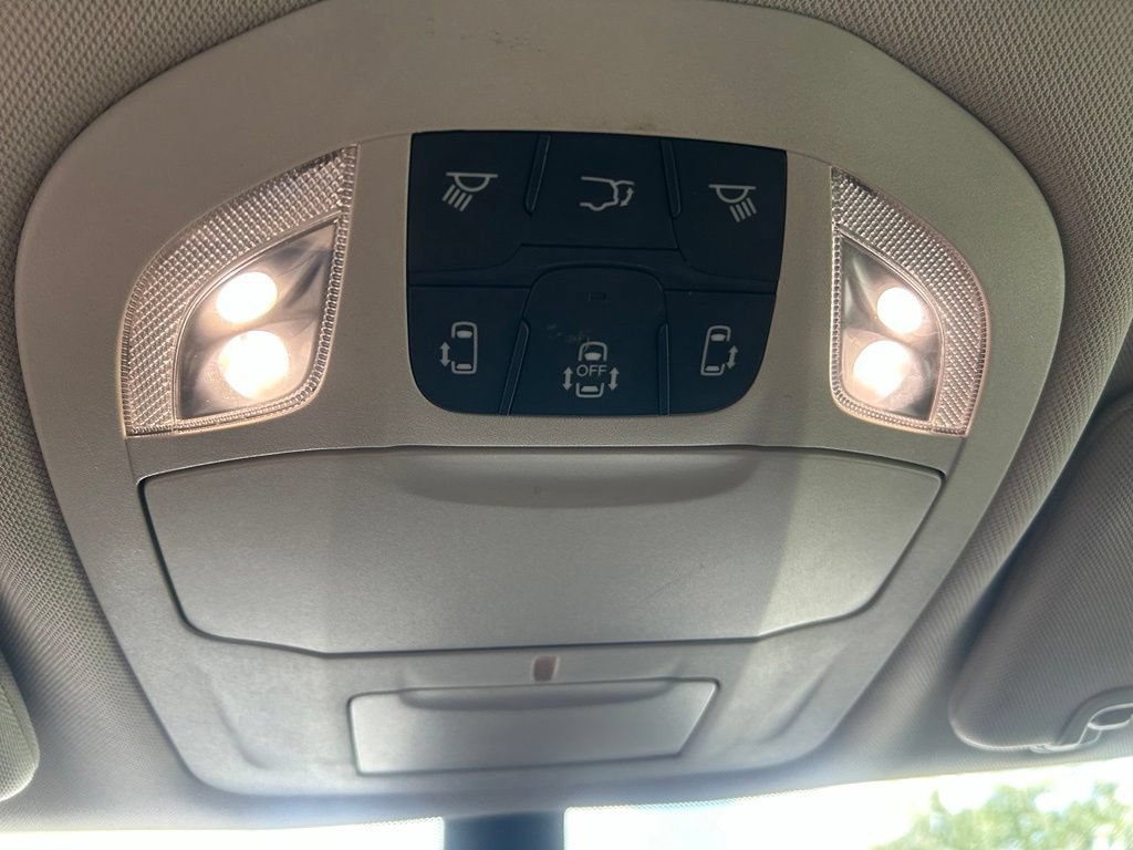 Used 2024 Chrysler Pacifica Touring-L FWD image 50