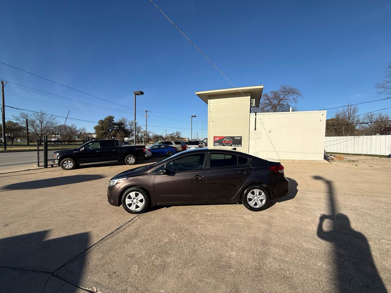 Used 2018 Kia Forte LX image 2