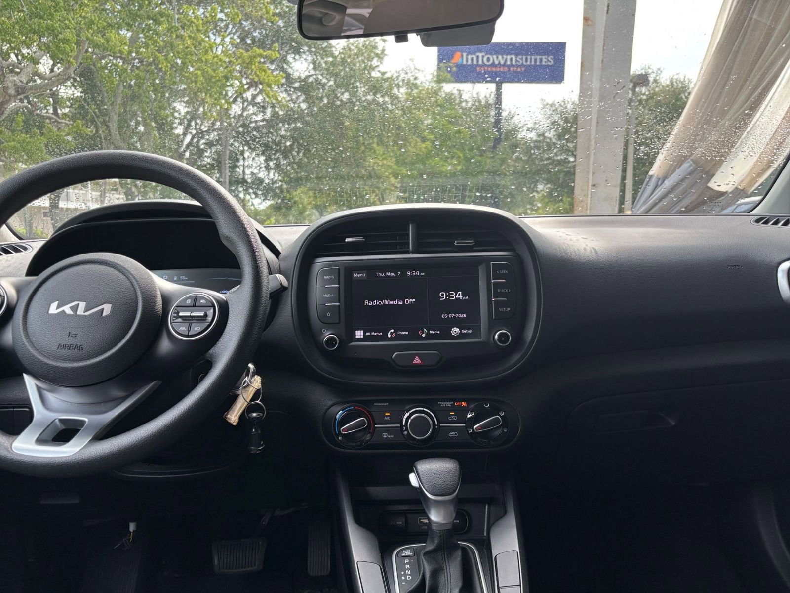 Used 2025 Kia Soul LX w/ LX Technology Package FWD image 17