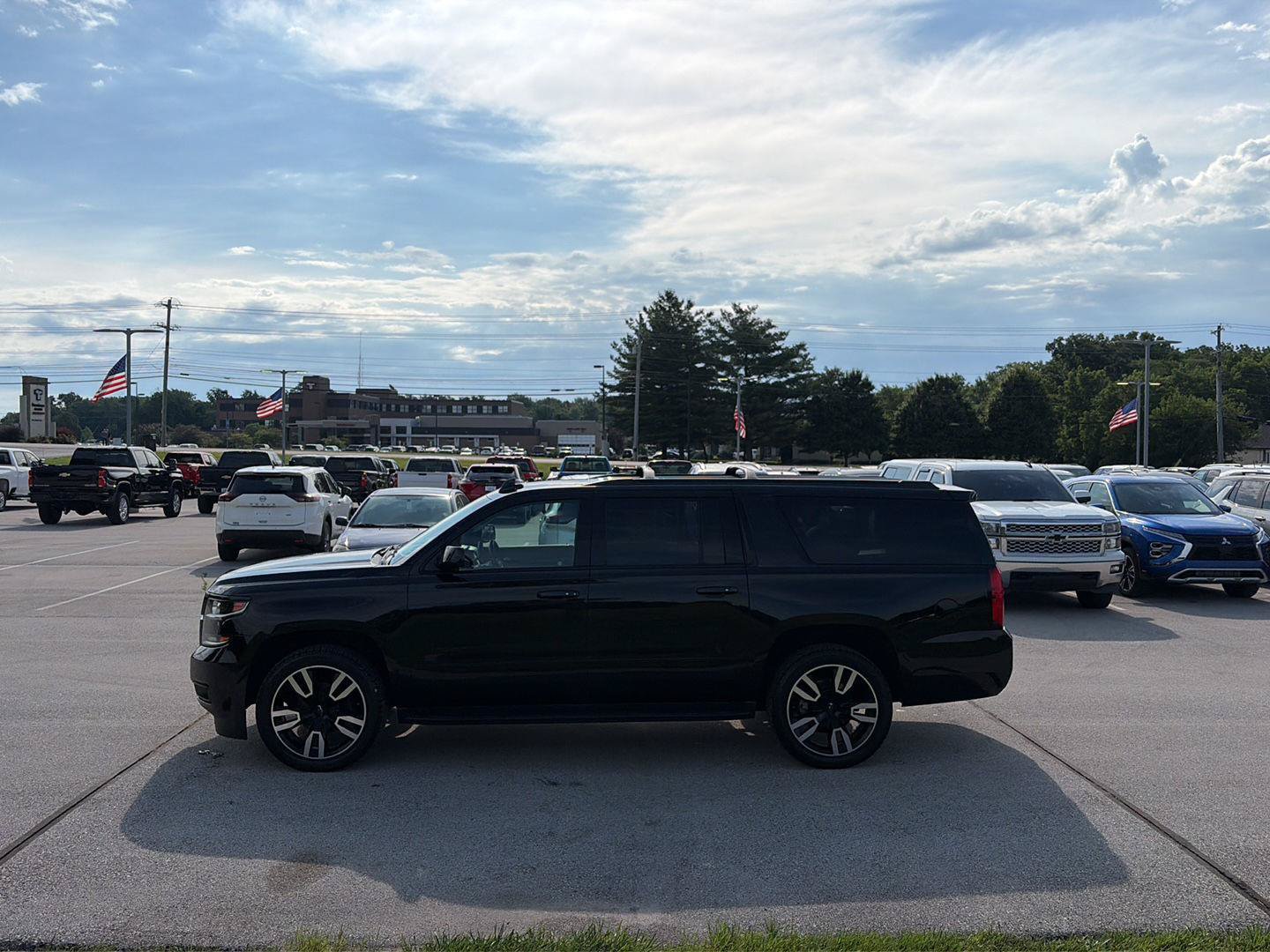 Used 2019 Chevrolet Suburban Premier AWD/4WD image 2
